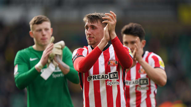 Dan Neil applauds Sunderland fans at Norwich